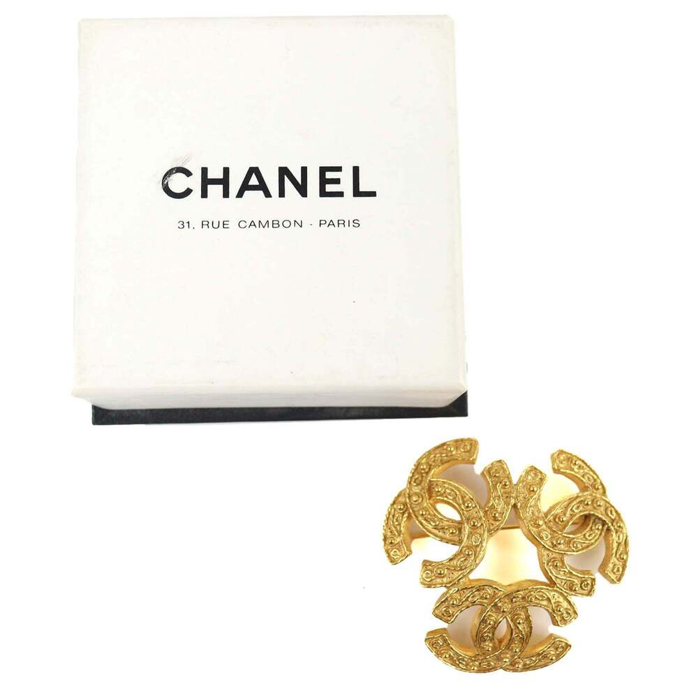CHANEL Vintage Gold Logo Brooch - Picture 2 of 6